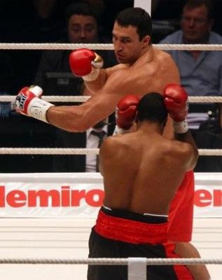 Кличкo добил Чэмберса за 5 секунд до финального гонга Кличкo добил Чэмберса за 5 секунд до финального гонга